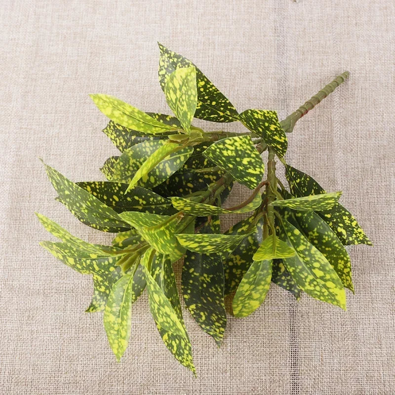 plante artificielle verte feuilles simples moderne décoration intérieure brillance sans pot