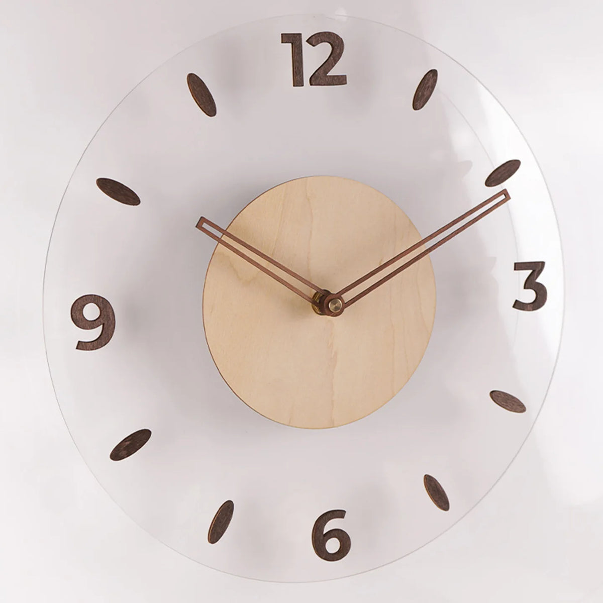 horloge murale moderne minimaliste aiguille acrylique transparente bois clair blanc marron