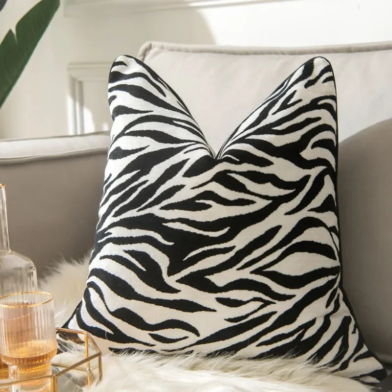 coussin velours imprimé zèbre tigre noir beige contemporain opacité carré décoration sofa voiture