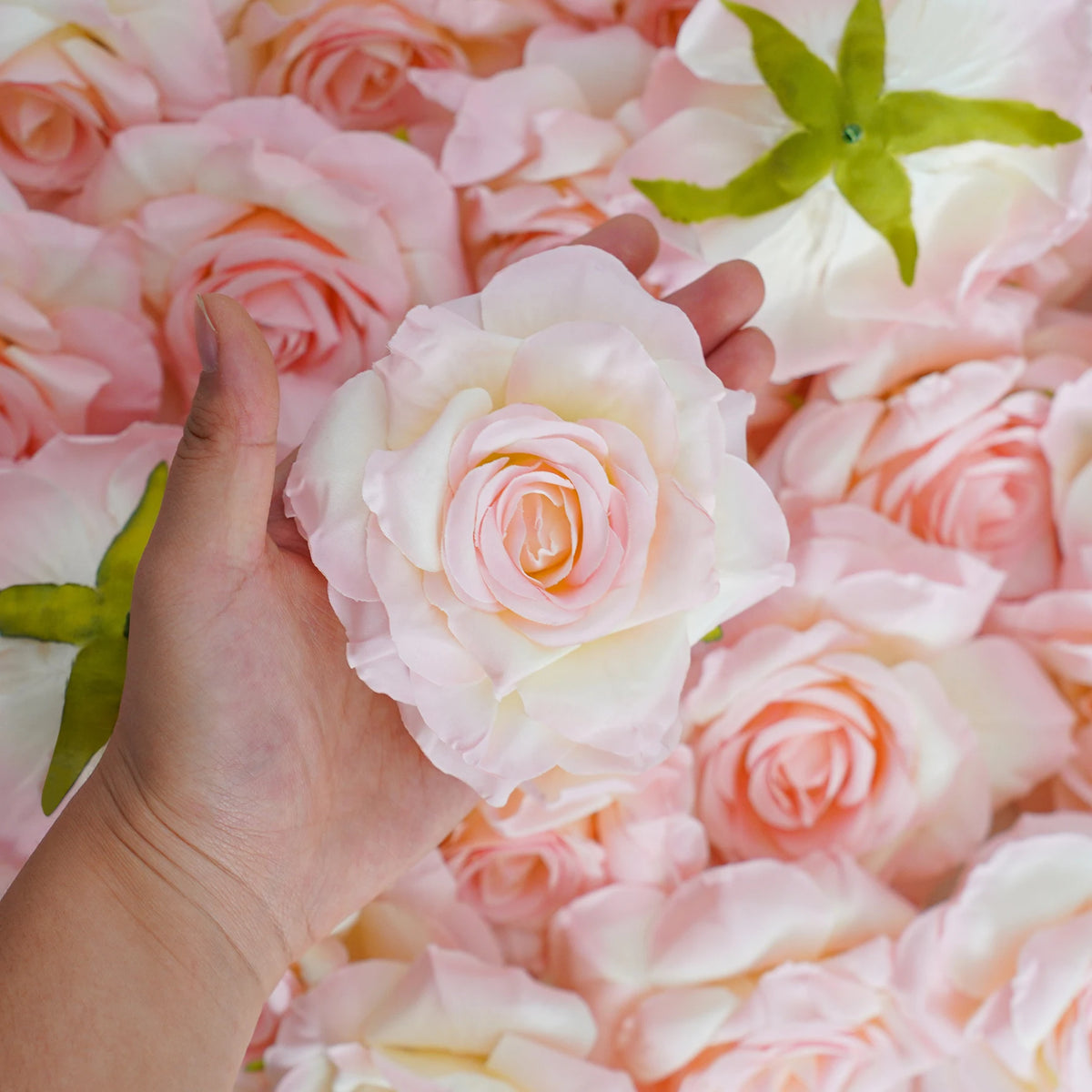 décoration intérieure fleurs artificielles roses soie réaliste blanc rose jaune valentin mariage anniversaire