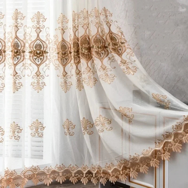 rideau tulle blanc doré brodé floral fin transparent élégant fenêtre