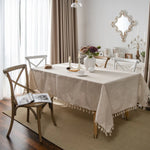 nappe table rectangulaire beige clair lin naturel rustique chic pompons blancs décorative
