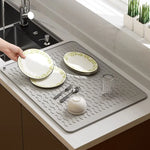 tapis protection table silicone moderne rayures ondulées gris clair blanc