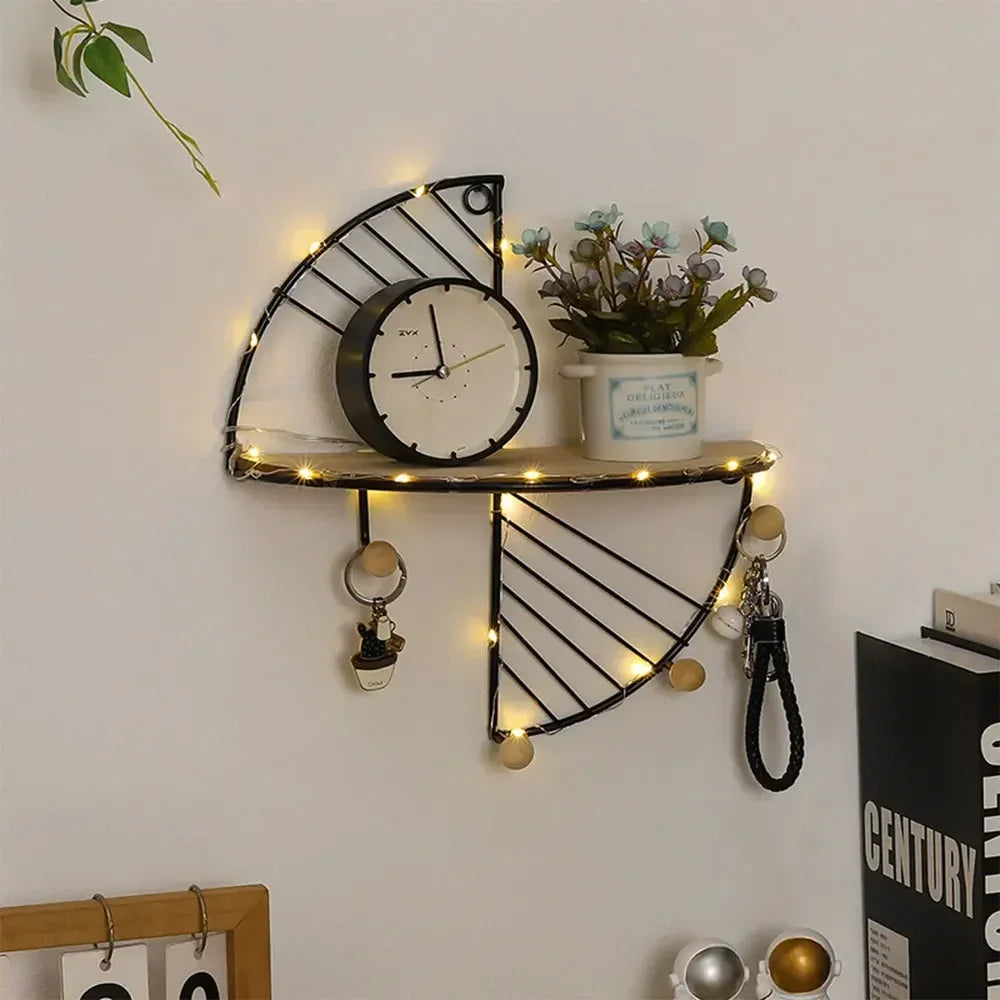 étagère murale moderne métal noir doré bois horloge pot fleurs porte clés figurine