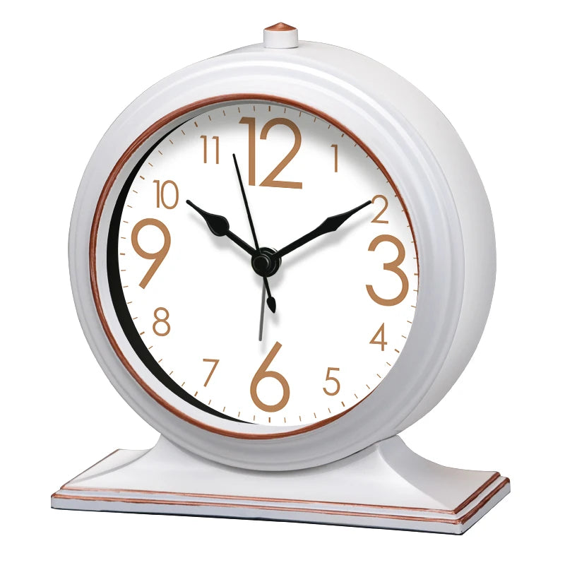 horloge vintage marron foncé cadran blanc aiguilles métalliques alarme quartz rechargeable brillant chambre salon