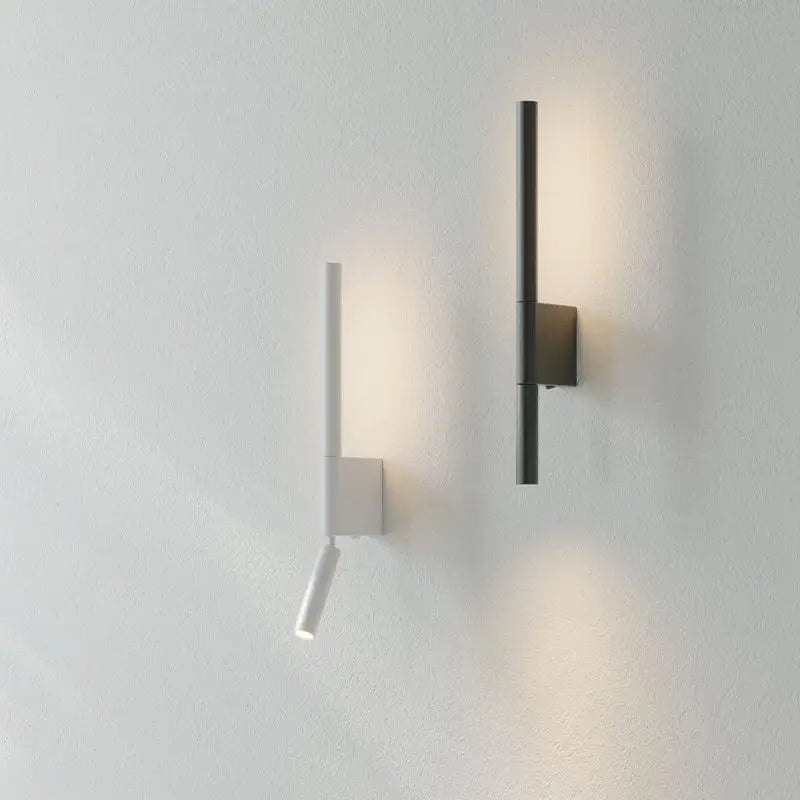 Lampe de chevet murale LED noire rotative moderne dans une chambre à coucher