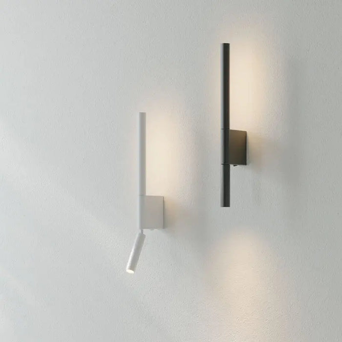 Lampe de chevet murale LED noire rotative moderne dans une chambre à coucher
