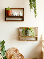 étagères murales bois brut décoration bohème plantes verte pots terre cuite vases décoratifs herbes