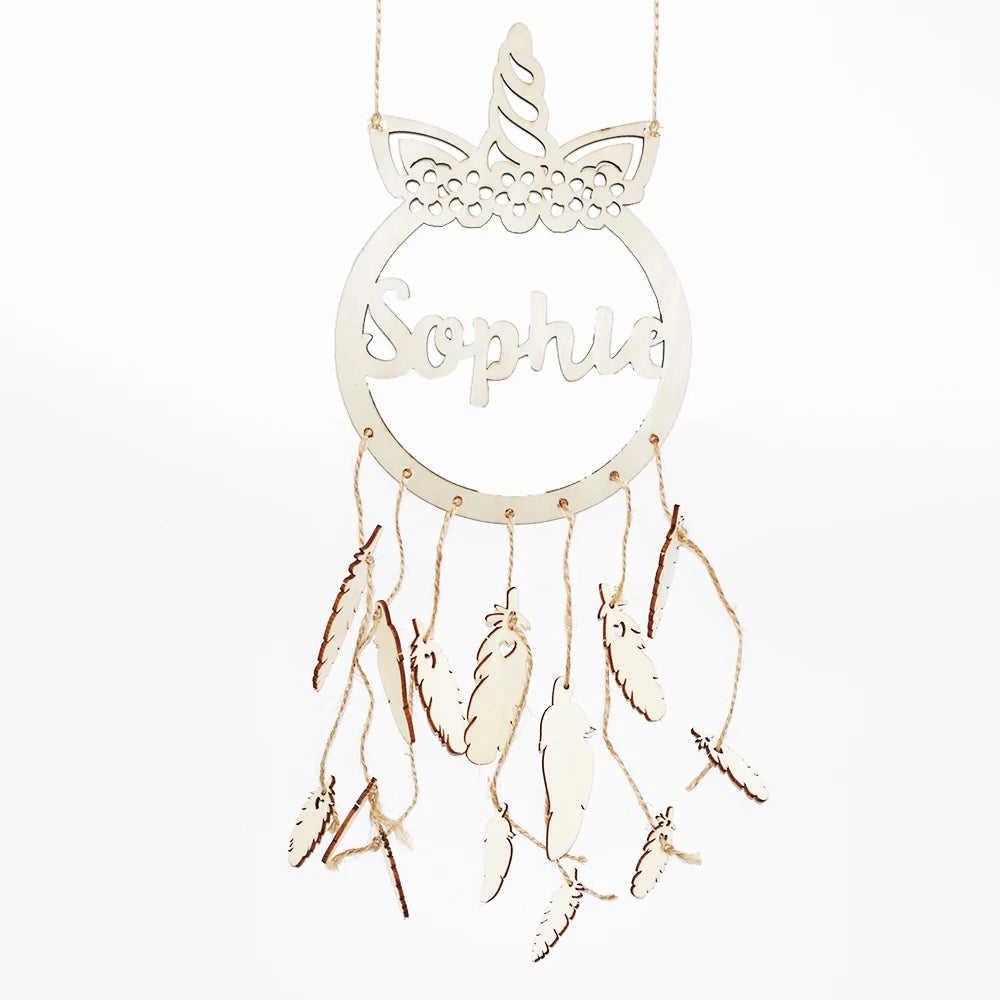attrape rêves boho artisanal plumes motifs géométriques naturel bois chambre décoration murale