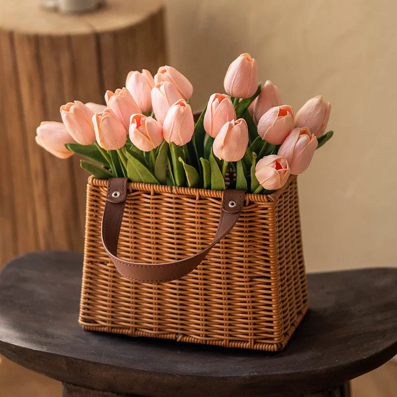 panier osier tressé marron clair fleurs artificielles bouquet decoration maison salon événement mariage anniversaire