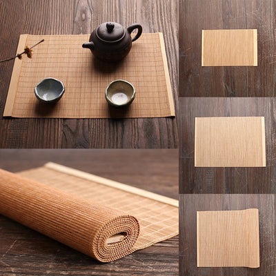 Chemin de table en bambou naturel de style japonais sur une table en bois