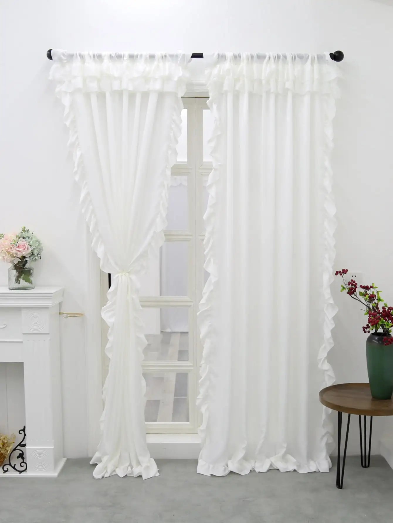 Détail du tissu velours blanc lisse et de son plissé fixe