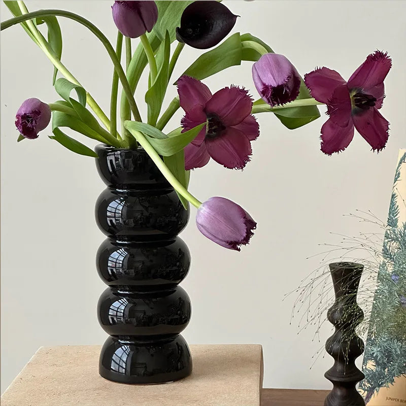 vase décoratif céramique moderne rouge noir fleurs artificielles boudiné opaque simple elegance