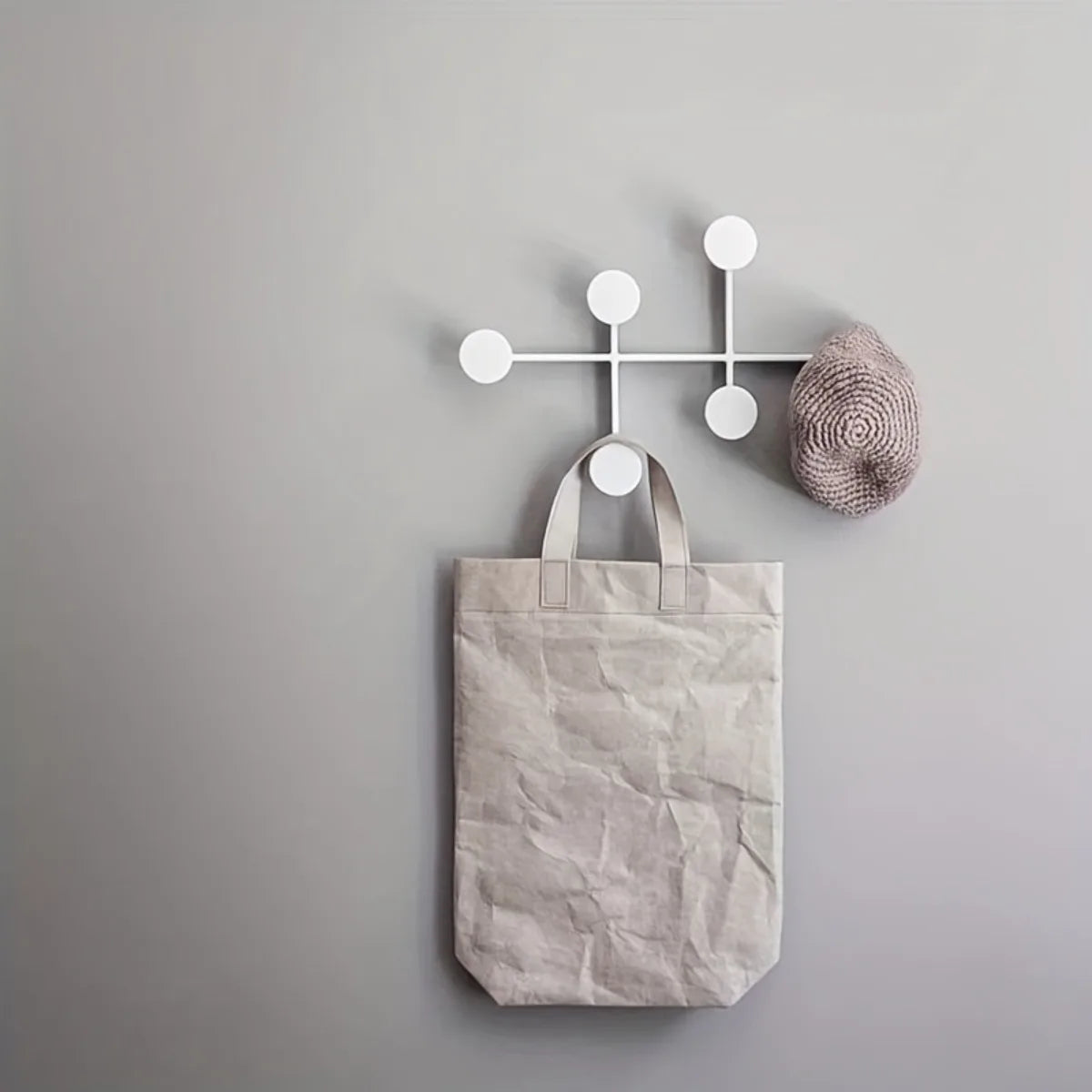 porte manteaux mural minimaliste moderne blanc noir fixations mur vêtements chapeau sac bonnet cintre