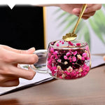 tasse verre double paroi fleurs séchées transparente poignée cuillère dorée moderne