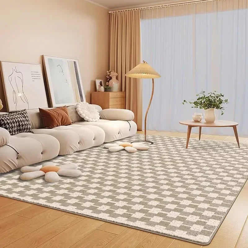 Un salon douillet et élégant avec un canapé moelleux, une table basse en bois et un tapis à motifs géométriques qui apportent une touche de style à cette pièce accueillante.