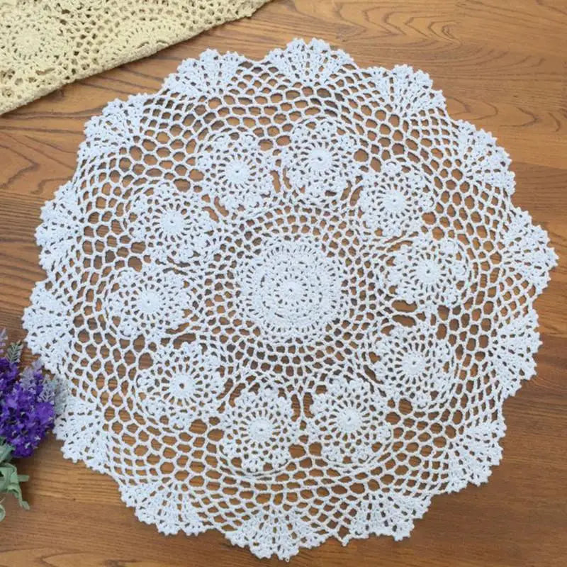 serviette table coton beige clair crochetée motifs floraux traditionnelle artisanale 40cm