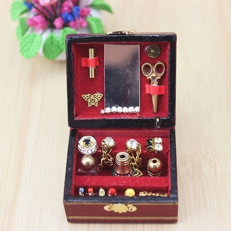 coffret miniature vintage dorées velours rouge boucles dorées miroir ciseaux dorés papillon
