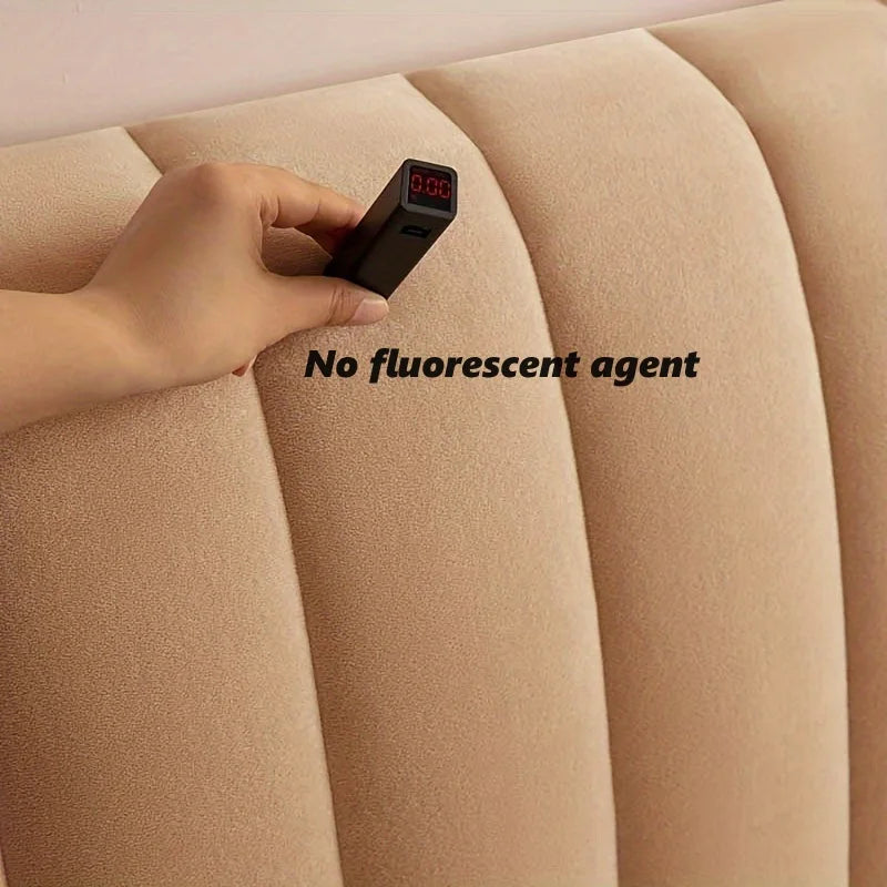 Détail du matelassage de la housse de tête de lit en velours