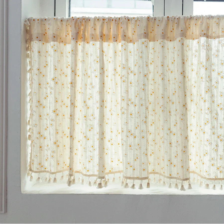 rideau fleuri vintage coton semi transparent pompons beige clair décoration romantique