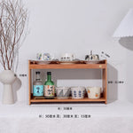 étagère murale moderne bois marron tasses assiettes bouteille vin moulin