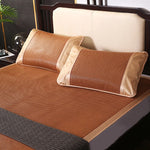 Matelas avec taie d'oreiller assortie en couleur rouge