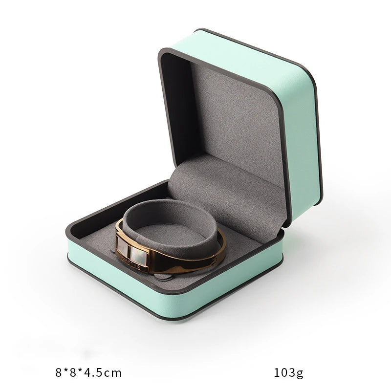 boîtes bijoux cuir beige turquoise intérieur noir moderne emballage présentation anneaux haute qualité
