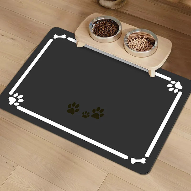 tapis imperméable rapide séchage moderne deux bols animaux compagnie chien endormi noir respectueux environnement