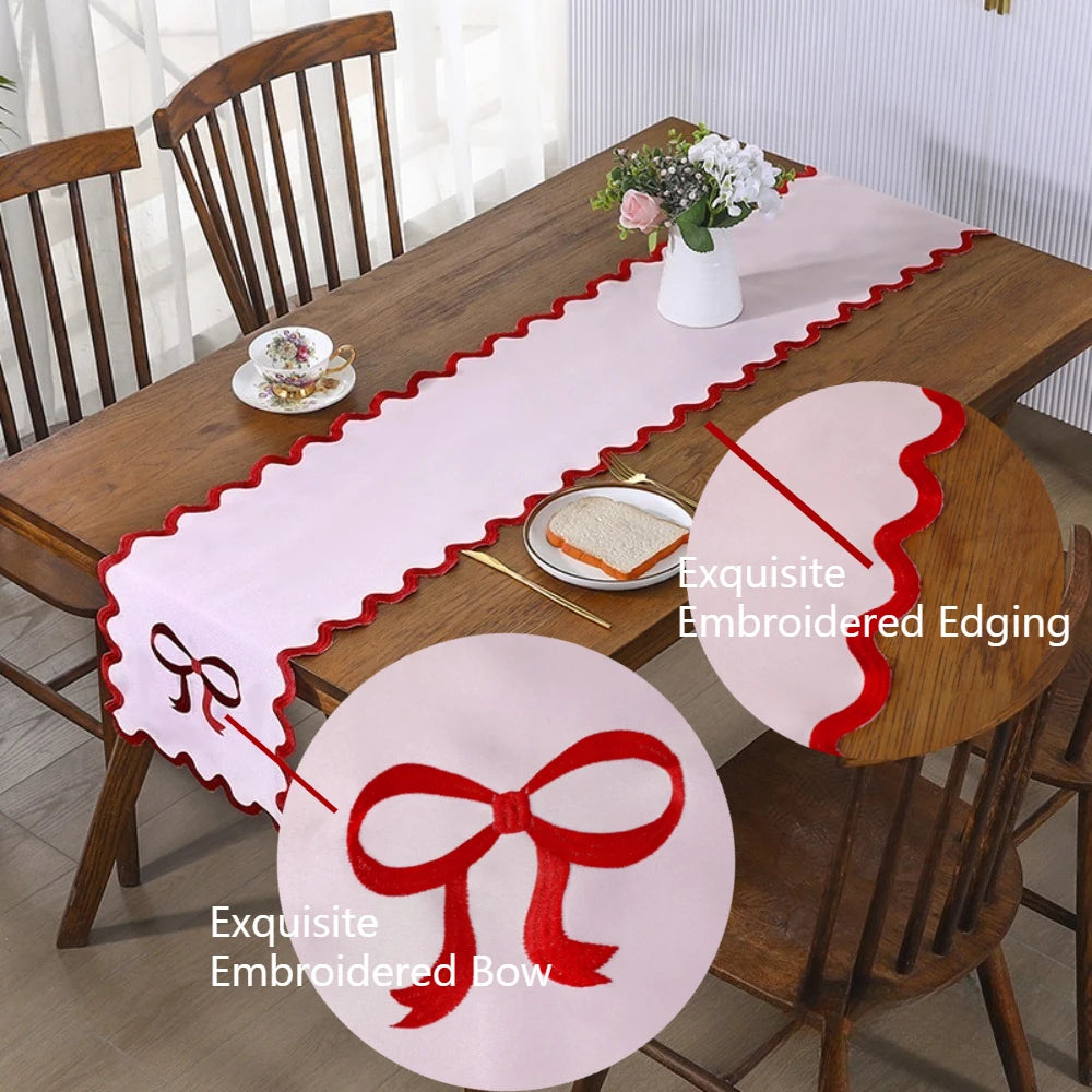 table chemin blanc rouge ruban brodé bordure dentelée classique mariage fête mères saint valentin