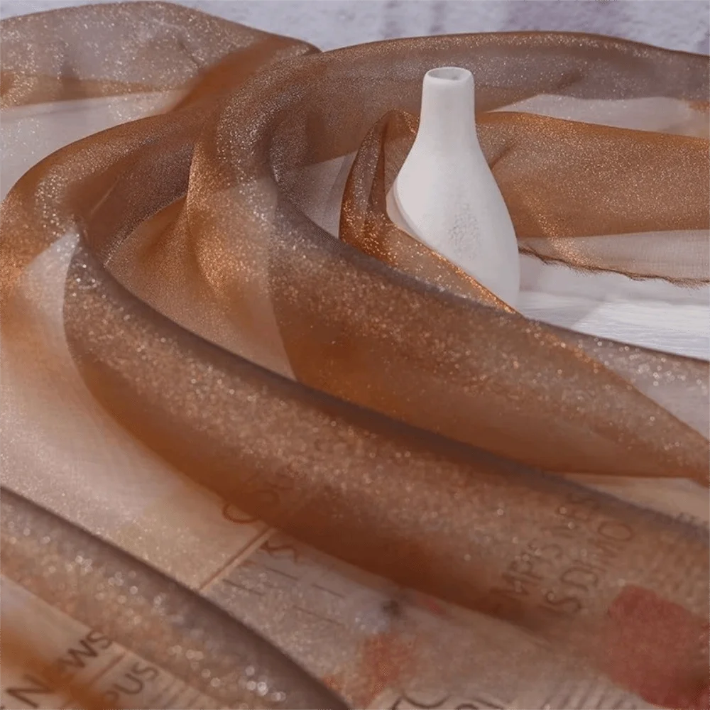 tissu polyester pailleté rouge doré beige rose élégant brillant translucide femme adulte