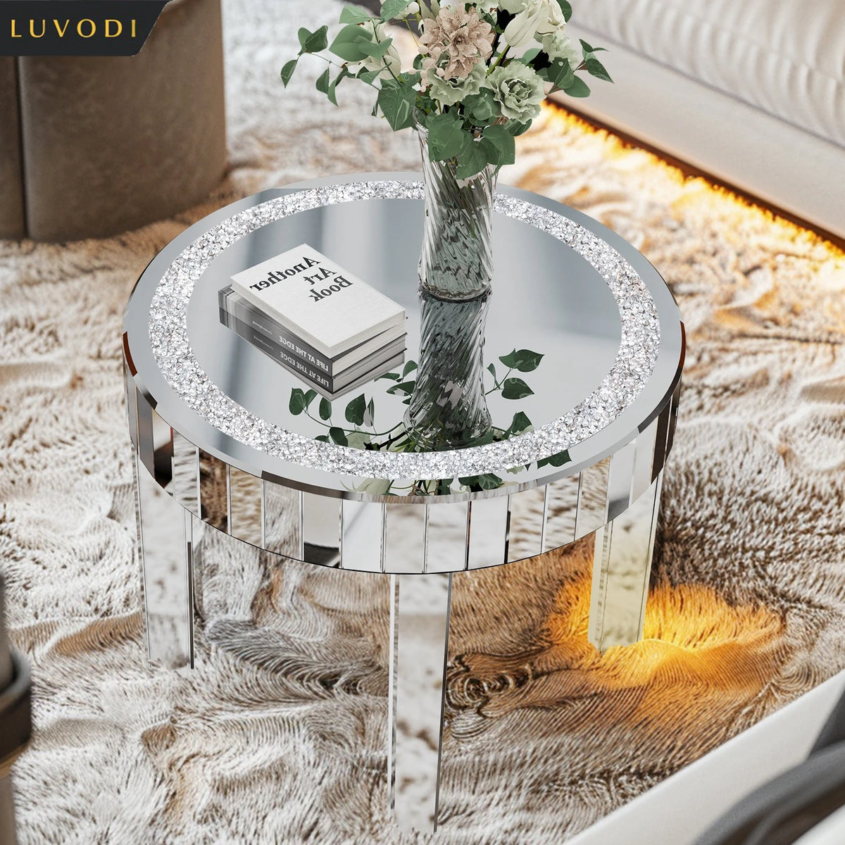 table d'appoint ronde moderne miroir argenté élégante pieds transparents vase livre tapis chambre salon