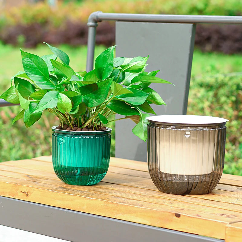 pots suspendus auto arrosants balcon cour plastique rayures vertes modernes marrons chaine inclusion plante