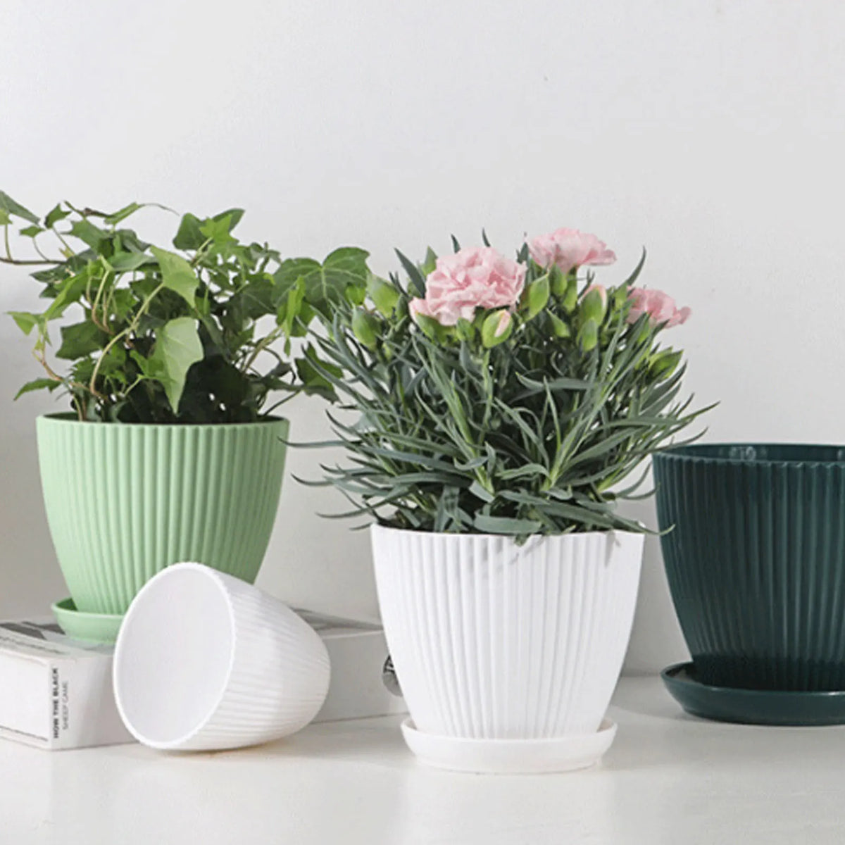 pots fleurs résine moderne vert clair vert foncé blanc rayures verticales plateau intérieur extérieur
