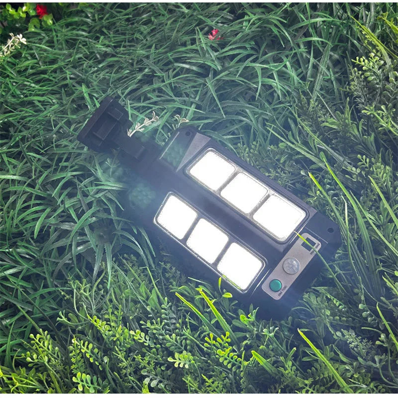 lumière solaire led motion sensor extérieure sécurisée contemporaine panneaux solaires intégrés clips noirs