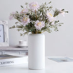 vase moderne gris rose blanc noir vert rayures verticales opacité décoration intérieure table