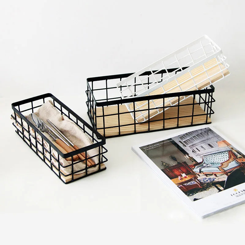 paniers rangement métal noir blanc maille moderne tissu beige cuillère fourchette plante artificielle bouteille