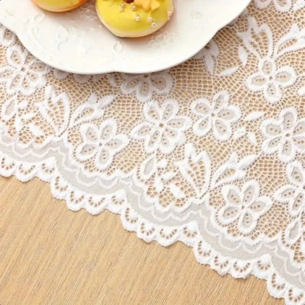 nappe dentelle fleur nœud décoratif blanc rose rouge noire intérieur classique fêtes thème romantique