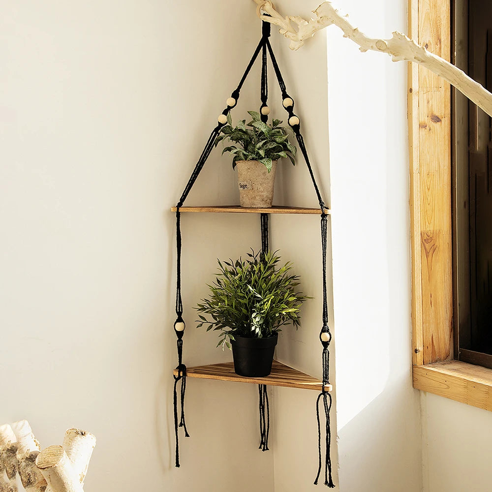 étagère suspendue macramé bois bohème plante verte pot vase fleur rose buste photo chambre