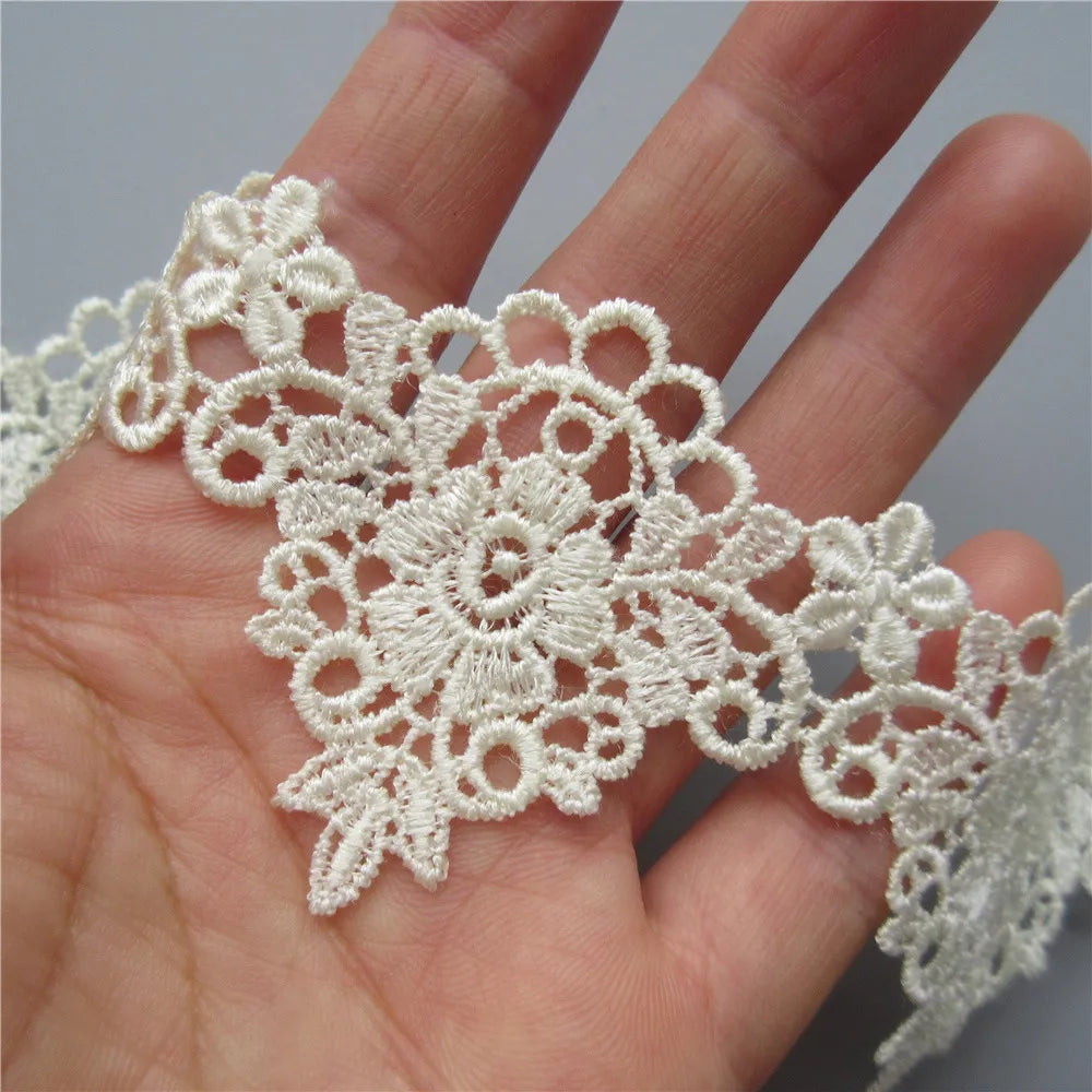 dentelle brodée polyester fleurs motif floral complexe mariage blanc rose beige