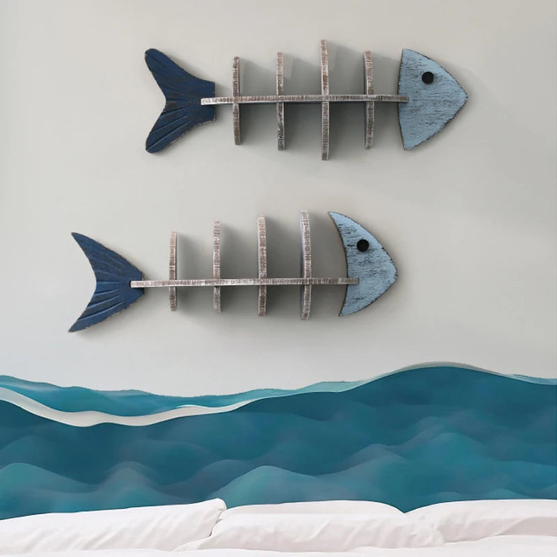 étagère murale poisson bois bleu gris vertèbres décorative plantes artificielles bouteilles parfum lanterne photo