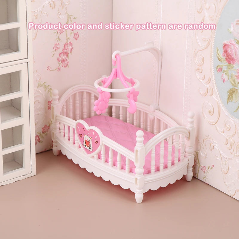 lit miniature poupée blanc rose coeurs chatons couronne motifs floraux classique barreaux arrondis matelas