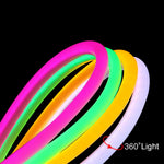 Tube néon LED rose créant un cœur lumineux pour décoration murale