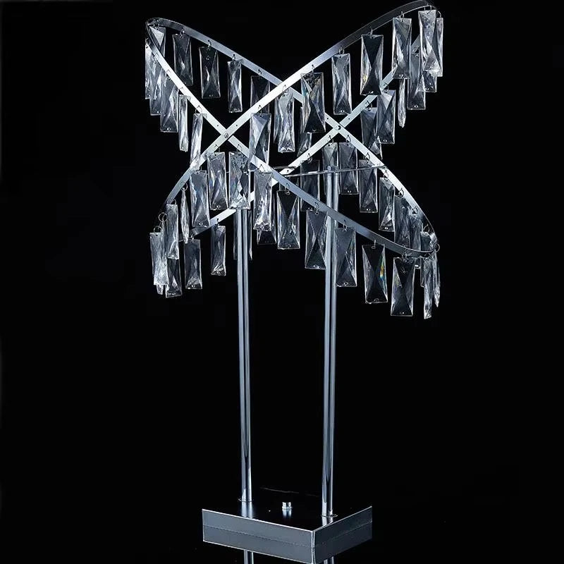 décoration intérieure moderne or argent cristaux transparents structure métallique sculpturale luxe