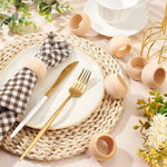Anneaux de serviette en bois pin sur table de mariage