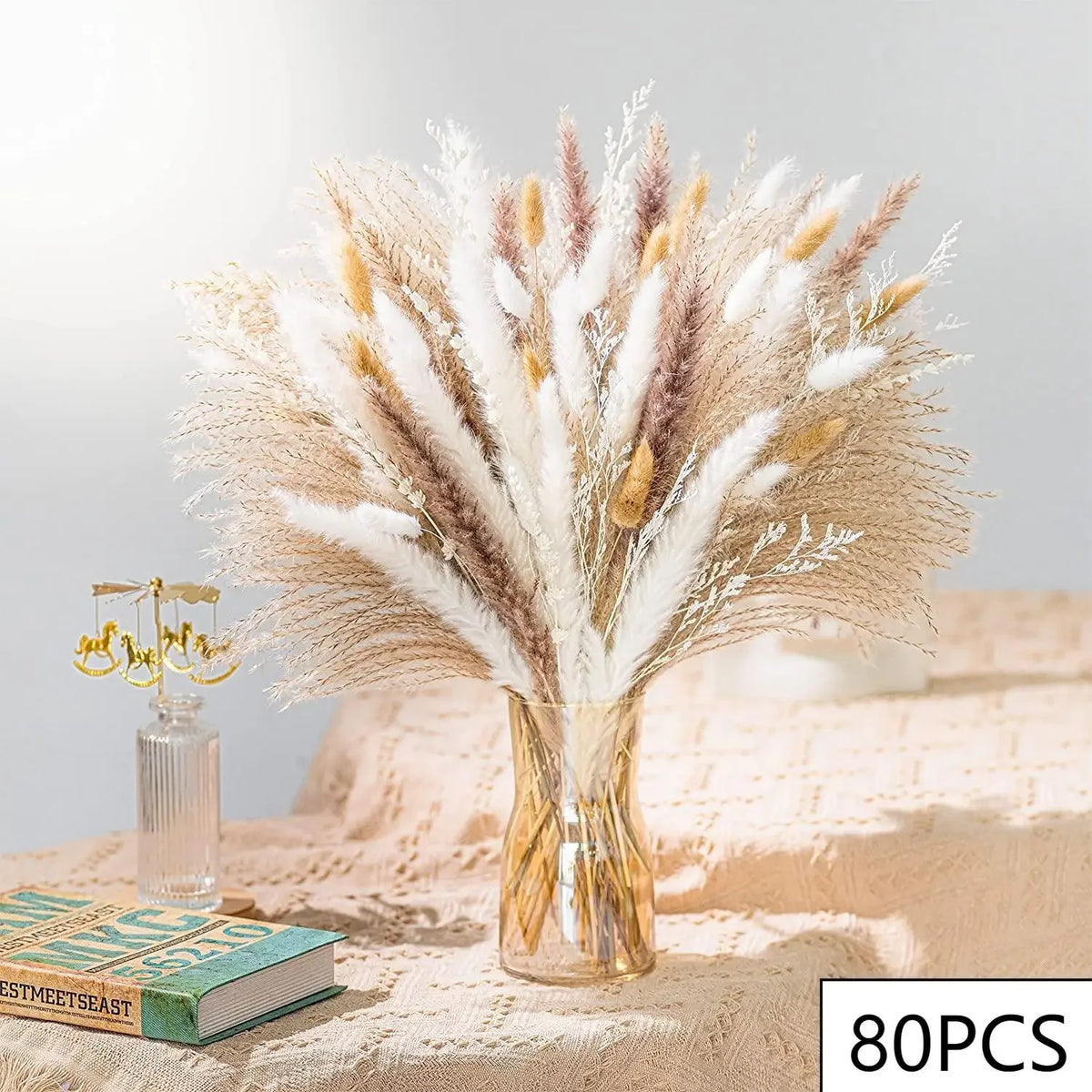 bouquet pampas séchés boho décoration intérieure beige crème marron clair fibres fines ruban vase