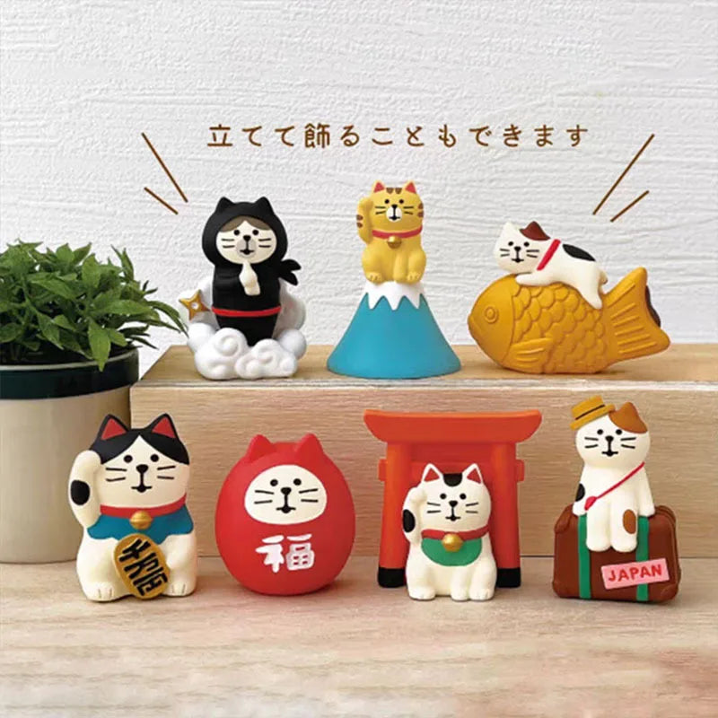 statuettes chats kawaii motifs japonais chapeaux bandoulières résine mignonne collectionnable