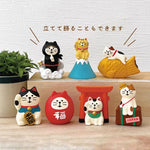 statuettes chats kawaii motifs japonais chapeaux bandoulières résine mignonne collectionnable