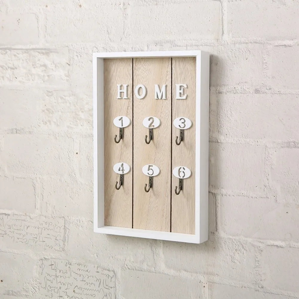 porte clés mural rustique minimaliste rose clair texte chiffres coeurs vertical