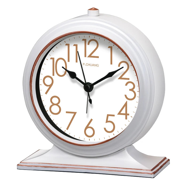 horloge vintage marron foncé cadran blanc aiguilles métalliques alarme quartz rechargeable brillant chambre salon
