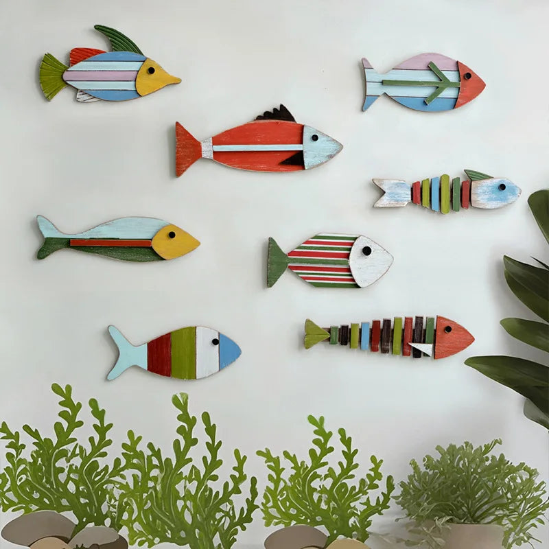 décoration murale poissons bois couleurs vives artisanal thème océan vintage